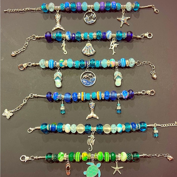 Custom one of a kind bead bracelet made by 10-year-old ambitious girl - Picture 1 of 2